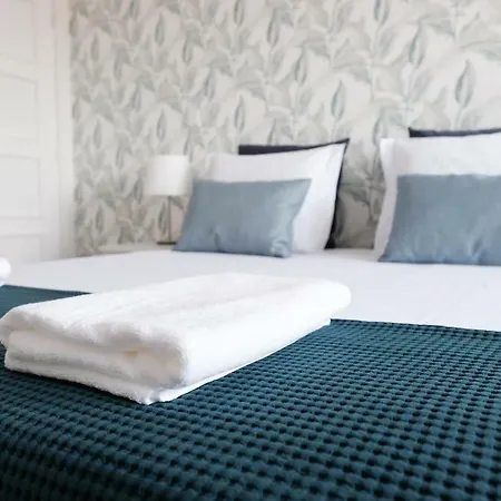 Maison d'hôtes 4u Suites&guesthouse Vii Airport