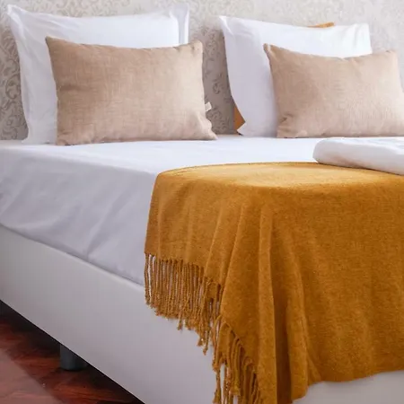 4u Suites&guesthouse Vii Airport *