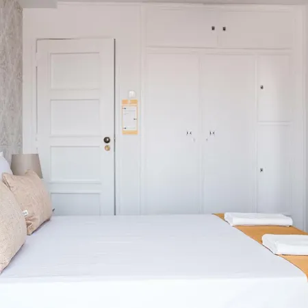 Maison d'hôtes 4u Suites&guesthouse Vii Airport *