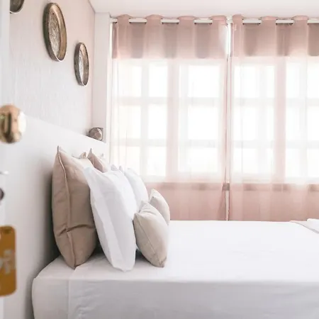 Maison d'hôtes 4u Suites&guesthouse Vii Airport *