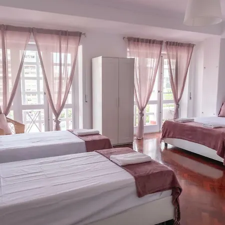 Maison d'hôtes 4u Suites&guesthouse Vii Airport Lisboa