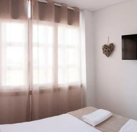 Maison d'hôtes 4u Suites&guesthouse Vii Airport