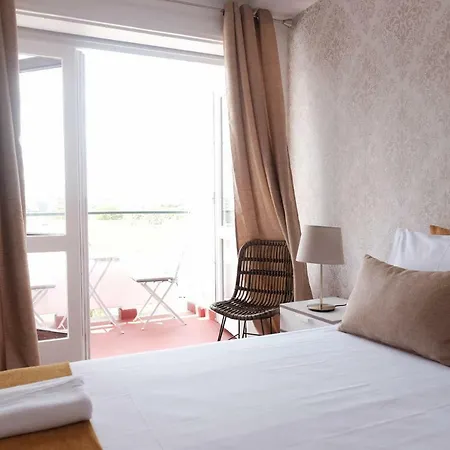 Maison d'hôtes 4u Suites&guesthouse Vii Airport Lisboa