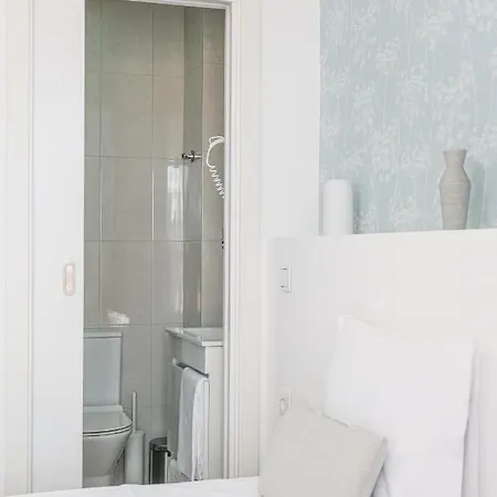 4u Suites&guesthouse Vii Airport Maison d'hôtes