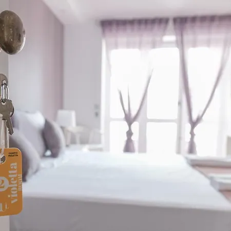 ゲストハウス 4u & Vii Airport *