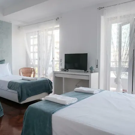 4u & Vii Airport ゲストハウス リスボン