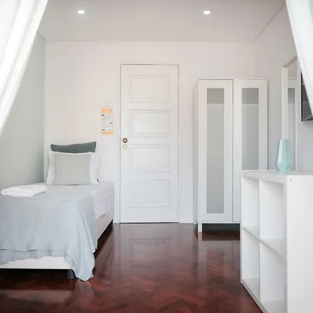 4u & Vii Airport * リスボン